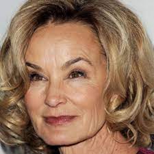 The iconic feud star shared what it was like playing the one and only joan crawford and working with the talented ryan murphy on the hit show. Jessica Lange Ist Wieder Solo Stars