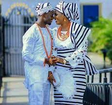 Publié le 10/12/2011 à 21h38. Possible Avec Pagne Guere C I Traditional Wedding Attire African Traditional Wedding Couples African Outfits