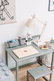 Wie lange ein schreibtisch genutzt wird, hängt aber auch von den ausbaumöglichkeiten ab. Little Architect Hocker Von Ferm Living Connox Kinder Zimmer Schreibtische Kinderzimmer Kinderzimmer