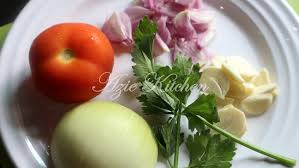 Meski tampak sederhana dan disukai banyak orang, nyatanya tidak semua orang pernah membuat belut goreng sendiri. Udang Goreng Cili Kering Azie Kitchen