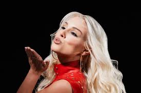 Royale Lynn Embraces Riffs as Heavy as Her "Brutally Honest" Lyrics │  Exclaim!