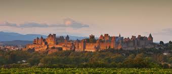 5 Bonnes Raisons De Visiter La Cite De Carcassonne Cite De Carcassonne Carcassonne Monument Valley