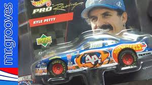 Although ninth on this list, atlanta motor speedway is the fastest track on the nascar sprint cup. Hot Wheels Nascar Diecast Cars 20170205 Youtube
