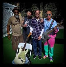O guitarrista fica no red hot chili peppers de 1993 a 1997 e de cara se apresenta na edição de 1994 do woodstock. Dave Navarro Joins Red Hot Chili Peppers Reunion Show Alternativenation Net