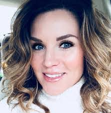 Roxanne Rowland's Instagram, Twitter & Facebook