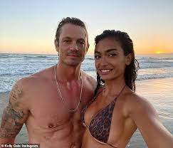 Jul 30, 2021 · the engagement came less than six months after the pair made their relationship instagram official. Victoria S Secret Model Kelly Gale Gives Fans A Closer Look At Her Diamond Engagement Ring Express Digest