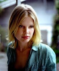 Miranda Lee's Instagram, Twitter & Facebook