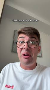 Kind Gesture at the Airport: A Heartwarming Encounter