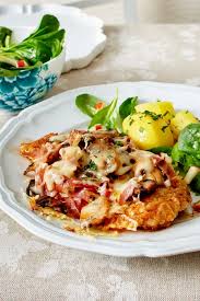 Unsere Schnitzel Bekommen Zunachst Eine Eihulle Werden Mit Pilz Schinken Masse Belegt Und Mit Wurzigem Bergkase Gra Rezepte Einfache Gerichte Fleisch Gerichte