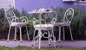 Les tables de jardin sont l'élément principal dans la composition de votre salon de jardin. Des Idees De L Interieur Du Jardin De L Ameublement Et De La Decoration Log In Cour Francaise Jardin Interieur Cour Moderne