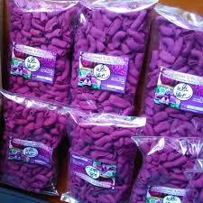 Jenis ubi jalar satu ini memang beda dari yang lain karena bagian dagingnya berwarna ungu. Makaroni Ubi Ungu Shopee Indonesia