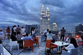 The building is in a prominent location, directly opposite raja. Die Coolste Rooftop Bar Der Welt Heli Lounge In Kuala Lumpur