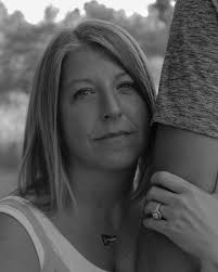 a little bit of b+w for your feed 🤍🖤