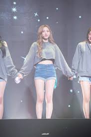 Jun 30, 2021 · soobin, who acts as the group's leader is actually the second oldest of the group, while yeonjun is the oldest of the bunch. Wjsn Members Height From Tallest To Shortest Kpopmap