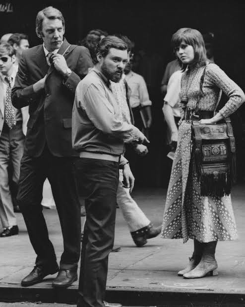Klute': Alan J. Pakula and the Lewis Brothers' Thriller-Disguised  Exploration of Human Interactions, Relationships and Psyche • Cinephilia &  Beyond