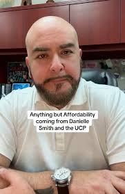 Last Sunday I had the opportunity to take Tamara and mom to watch local  classical guitarist, Marcelo Avilés perform at Block 1912. We had a  wonderful time at and after the show