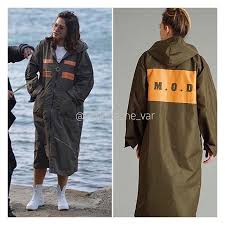 Yilbasi Makyaji Onerisi Hafif Goz Makyaji Ve Kirmizi Ruj Ruj Icin Onerim Kesinlikle Thebalm Meetmattehughes Loyal Rengi Moda Tarz Moda Yilbasi Makyaji