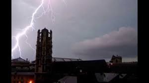 La zone de secours des ardennes flamandes a notamment reçu 115 appels, tandis que des pluies torrentielles se sont abattues à wetteren, en même temps que l'orage, inondant plusieurs rues. Orages A Rouen Youtube