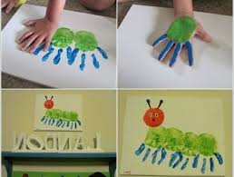Eine Grune Raupe Handabdruck Bilder Malen In 2020 Handprint Painting Preschool Crafts Fall Arts And Crafts