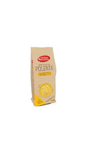 Le dosi per la classica polenta bergamasca, piuttosto soda, sono: Farina Mais Fioretto