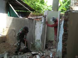 Seiring dengan perkembangan zaman dan derasnya aliran sekularisasi dan pandangan hidup materalisme, tanpa disadari peranan masjid dalam kehidupan umat islam semakin menyempit dan bahkan terpinggirkan. Babinsa Koramil 19 Kuwarasan Lakukan Karya Bakti Buat Kamar Mandi Dan Wc Di Masjid Al Barokah Website Tentara Nasional Indonesia