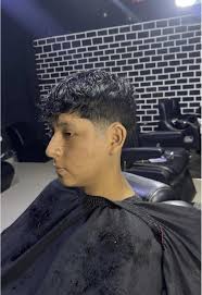 Corte de Pelo Fade en Barbershop: Estilo Masculino Perfecto