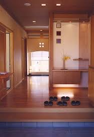 Entree Japonaise Avec Marche Et Chaussons Blog Interieuressentiel Com Decoration Minimalist Home Minimalist Home Decor Minimalist Interior Living Room