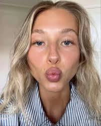 Chloe Logan (chloeelizabethlogan)