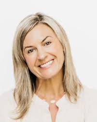 Ashley Hauer's Instagram, Twitter & Facebook