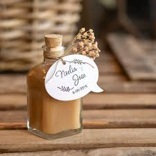 Si buscas regalos originales, compra y regala botellitas en miniatura de licores como vodka con una etiqueta personalizada para bodas. Botellitas De Vidrio Vacias Pattuka