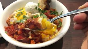 De welbekende yotam ottolenghi verrast altijd met zijn bijzondere smaakcombinaties. Yotam Ottolenghi And Sami Tamimi S Shakshuka Youtube