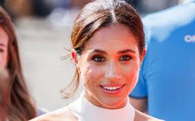 Woman Jumps Fence at N.J. Zoo and Tries to Touch 500 Lb. Bengal Tiger