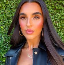 Adeline Buck's Instagram, Twitter & Facebook