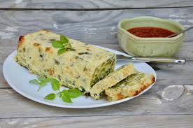 Une De Mes Recettes Incontournables En Ete Un Flan De Courgettes Au Basilic A Servir Accompagne De Sauce Flan De Courgette Repas Froids Recette Avec Courgette