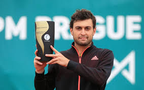 Aslan karatsev fan page dedicated to the inevitable rise of the tennis world's biggest talent. Karatsev Returns To Winners Circle In Prague Tennis Tourtalk