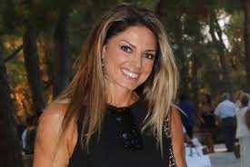 Αποφοίτησε από το θέατρο τέχνης. Katerina Laspa Moy Thn Epese Kapoios Se Kleisto Grafeio Kai Ton Ekana Ashkwto Ta Nea