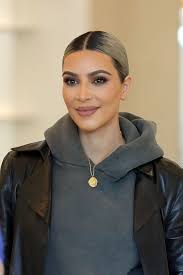 Spring Fragrance Latest Fragrance Of The Season 12 Mit Bildern Kim Kardashian Haare Kim Kardashian Outfits Kim Kardashian Augenbrauen
