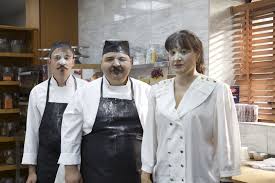 Daha önce pis yedili dizisinde rol alan ve son olarak deliha 2 filmiydi tekrar gündeme gelen eda ece bugünlerde. Deliha 2 2018 Photo Gallery Imdb