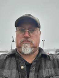 Hey there I'm 64 years young. I'm looking for someone who is between the  ages of 45-60.. I'm willing to travel 🌹