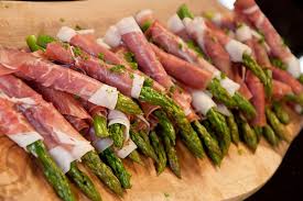 Stiamo entrando nella stagione degli asparagi, uno degli ortaggi più apprezzati in assoluto. Involtini Di Asparagi E Prosciutto Crudo Kung Food