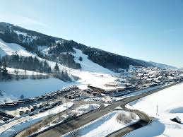 Laat u betoveren door het skigebied, de magische bergwereld, perfect geprepareerde skipistes, traditionele skihutten en een perfecte infrastructuur bij hauser kaibling. Skigebiet Hauser Kaibling 4 Berge Skischaukel Skiurlaub Skifahren Testberichte