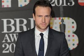 Shaun treibt seine freundin liz fast in den wahnsinn, denn ihm scheinen seine kumpels ed und pete wesentlich wichtiger zu sein, als das mädchen, das er liebt. Rafe Spall