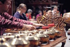 Bentuk dari talempong mirip dengan alat musik bonang pada gamelan jawa. Gamelan Alat Musik Tradisional Asli Indonesia Cinta Indonesia