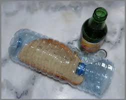 A La Recherche De Solutions Pour Lutter Contre Les Limaces Qui Ravagent Mes Plans De Pommes De Terre Je Suis Tombee Sur Un Tas D Ast Astuce Jardin Piege A Limace Et Jardinage
