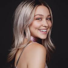 Alexis Bierman's Instagram, Twitter & Facebook