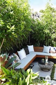 20 Urban Backyard Oasis With Tropical Decor Ideas Styles Decor Backyard Seating Small Backyard Landscaping Urban Backyard