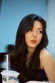 ZhuYiLong Studio Weibo update, 8.5.2020, 2.57pm The best love, need not  wait! It's there #Thermos guarding of the Queen's Cup, together with Zhu  YiLong, add the crown for the 'Queen' of your