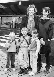Son, igor edgar persbrandt lundell, with girlfriend sanna lundell, was born may 6, 2006. Ulf Lundell Carl Lundell See A Detailed Ulf Lundell Timeline With An Inside Look At His Albums Marriages Children More Through The Years Perbedaan Budaya Bali Dan Lombok