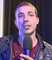 'Malhação Sonhos': Alan morre atropelado por Lobão e Duca se desespera