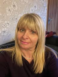 Brightening under eyes: make-up tips needed